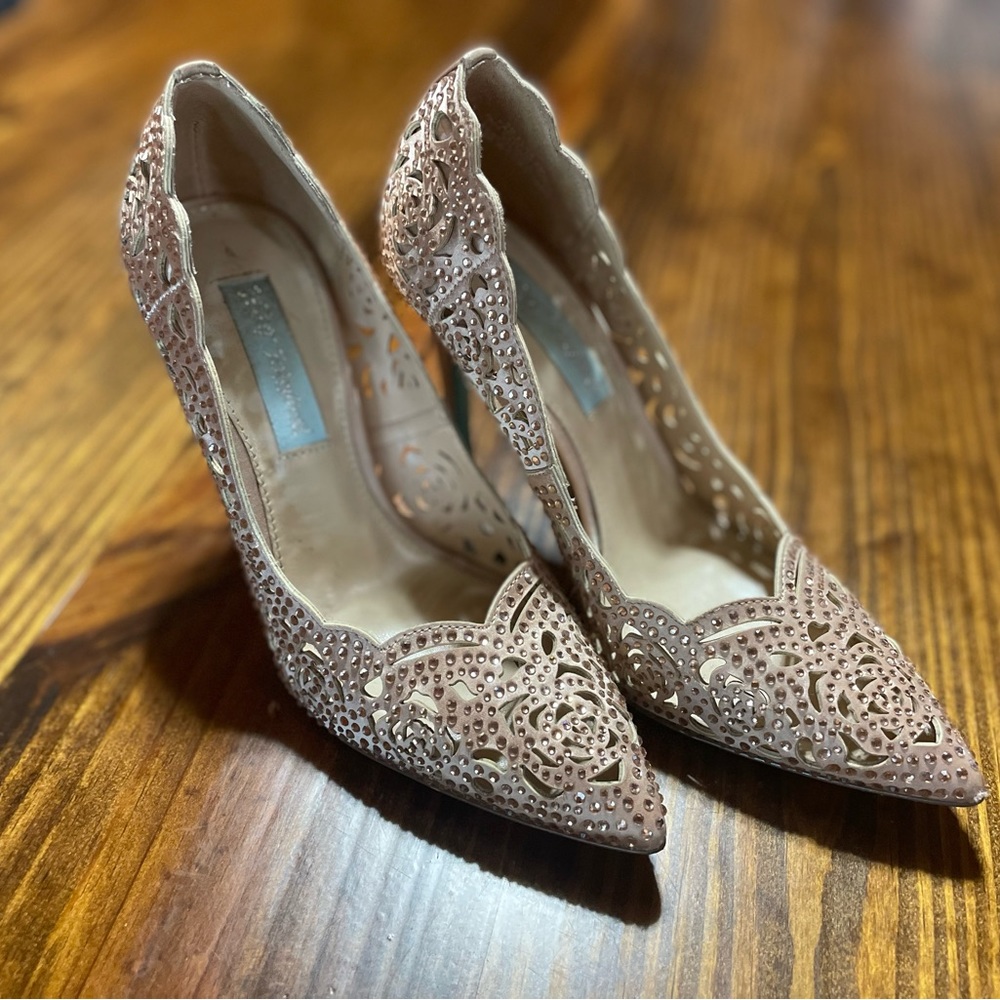 Betsy Johnson Emili Rose-gold Pump